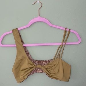 Acacia set in size medium